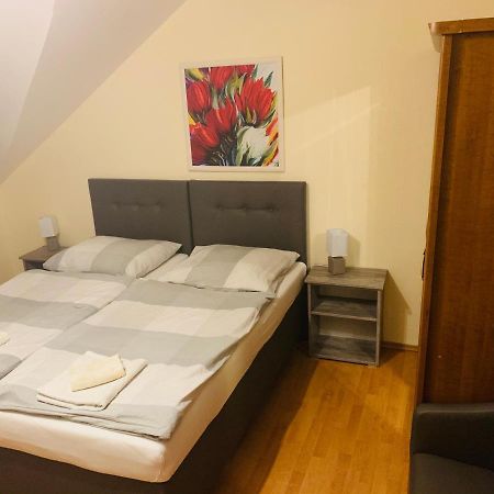 Eder Bed & Breakfast Nesvady Екстериор снимка