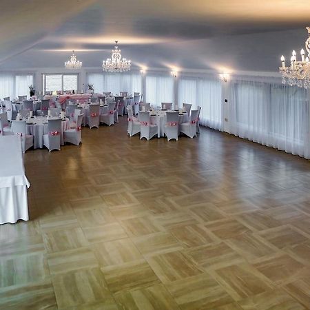 Eder Bed & Breakfast Nesvady Екстериор снимка