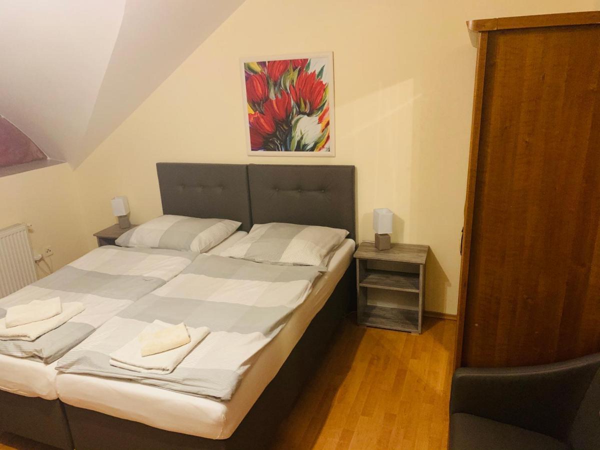 Eder Bed & Breakfast Nesvady Екстериор снимка