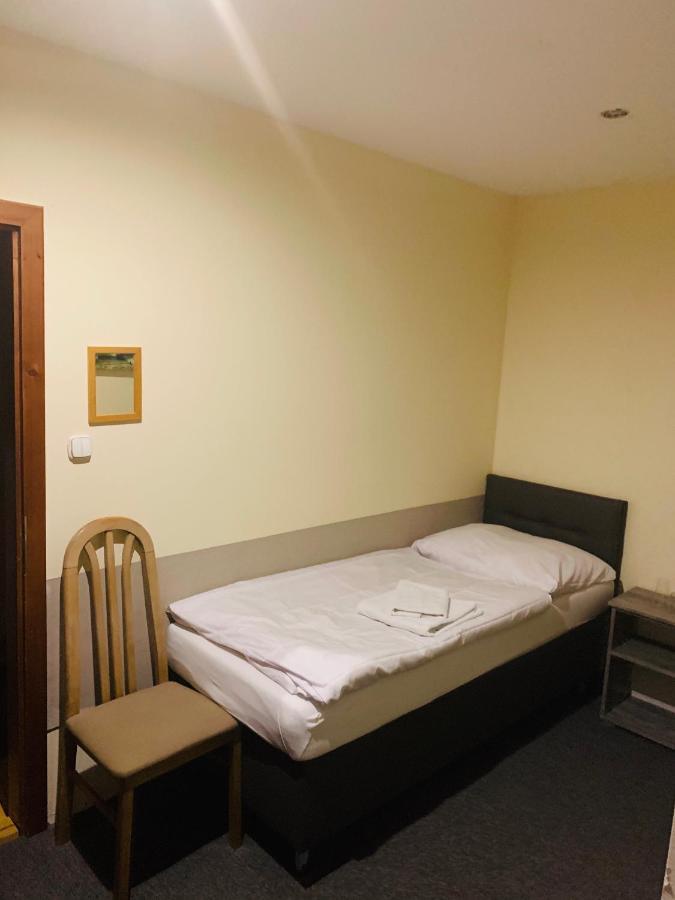 Eder Bed & Breakfast Nesvady Екстериор снимка