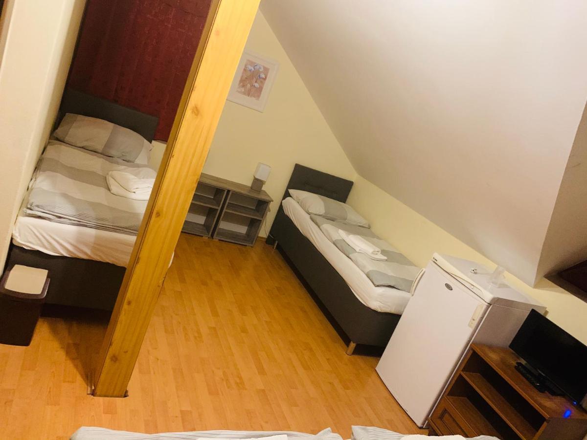 Eder Bed & Breakfast Nesvady Екстериор снимка