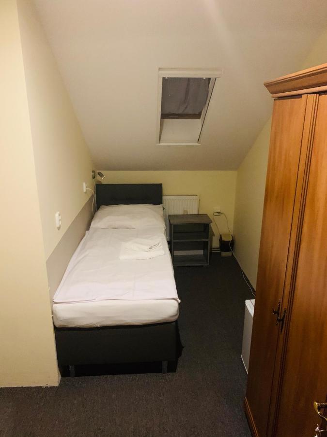 Eder Bed & Breakfast Nesvady Екстериор снимка