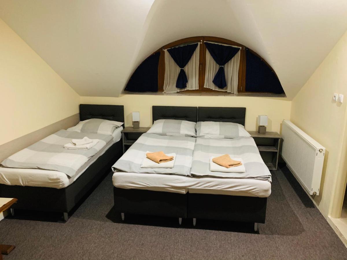 Eder Bed & Breakfast Nesvady Екстериор снимка